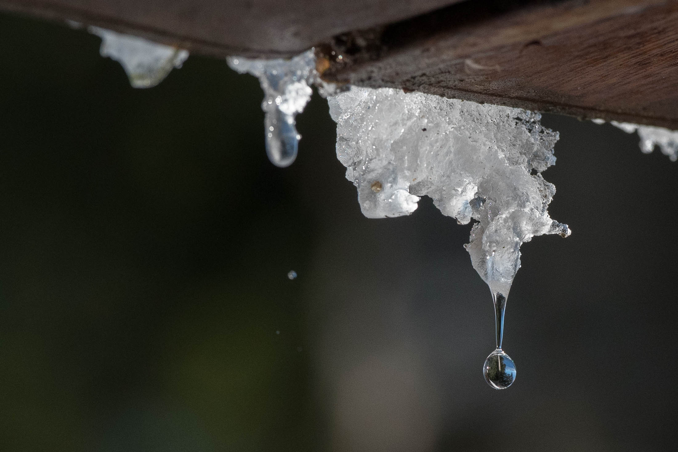Eiszapfen mit Tropfen