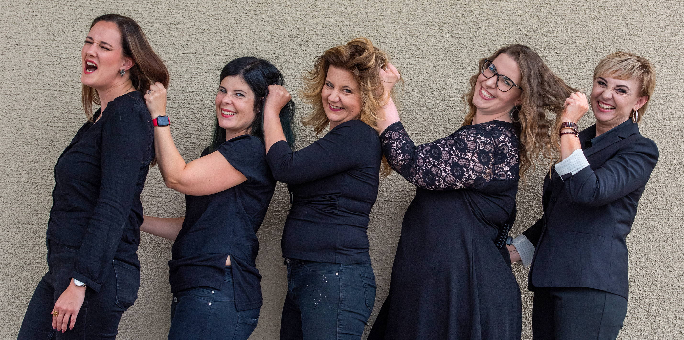 Wir ziehen an jeder Strähne